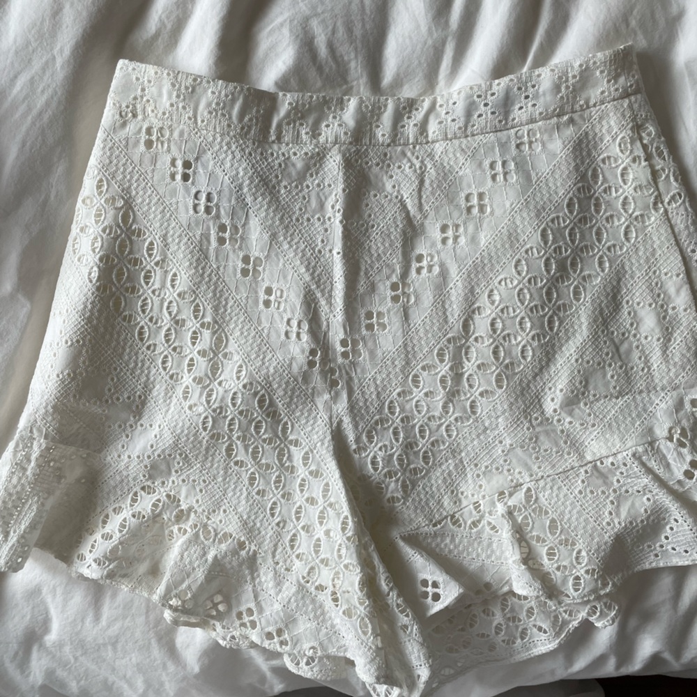 LACE SHORTS